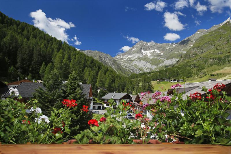 Balkon mit Bergblick